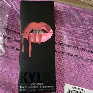 Kylie Cosmetics Makeup - New authentic Kylie lip kit queen Kylie Cosmetics Makeup - New authentic Kylie lip kit queen